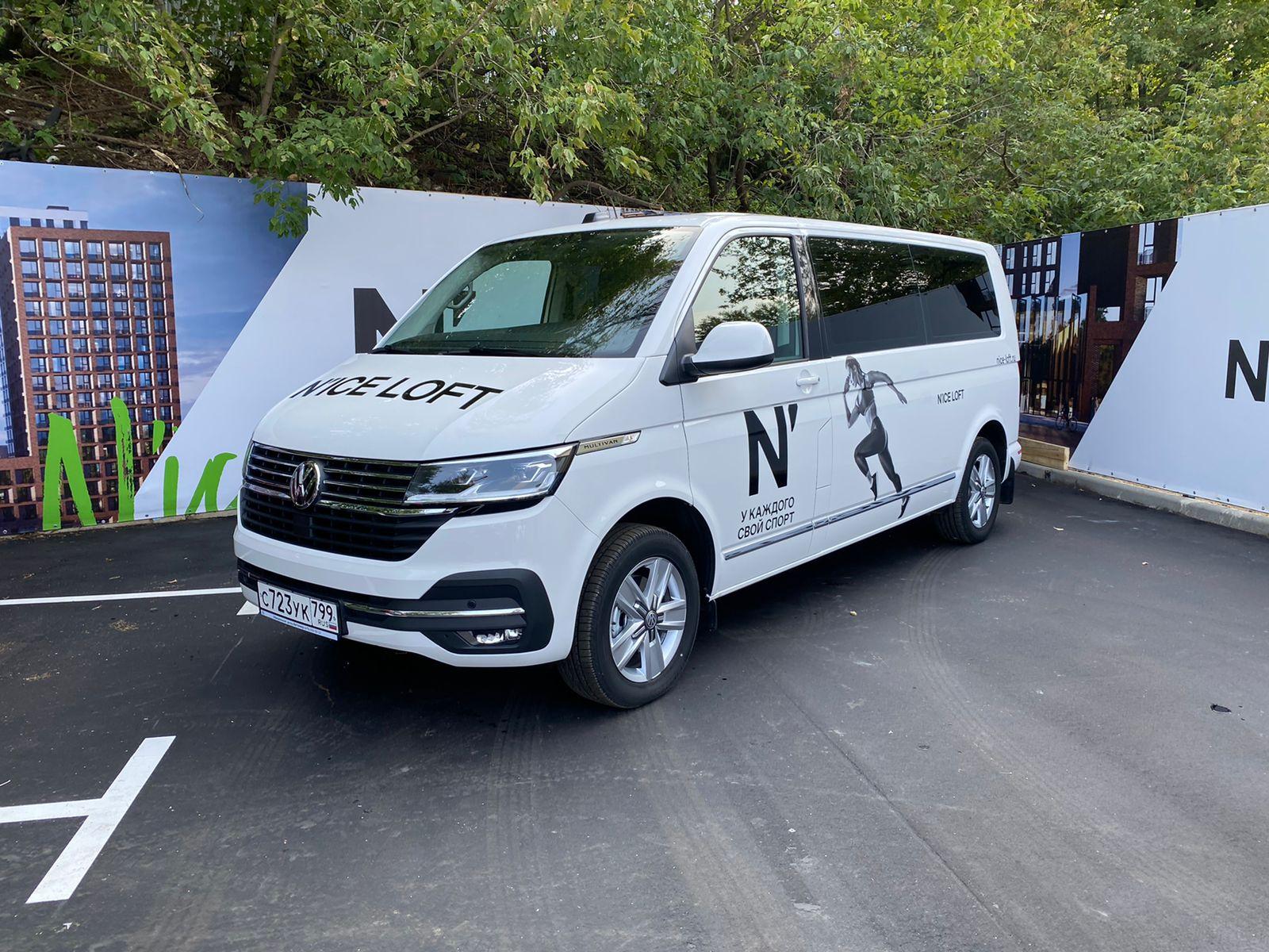 В офис продаж на автомобиле бренда